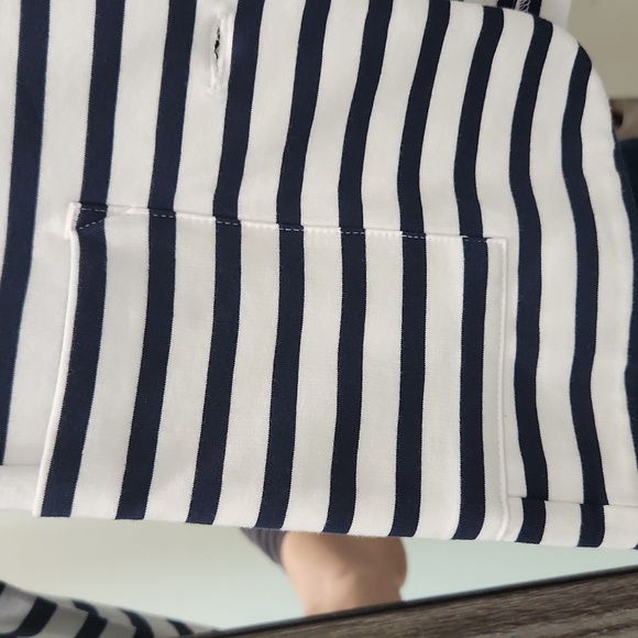 Tahari size small knit navyband white stripped blazer. Navy buttons front pocket - Picture 6 of 7